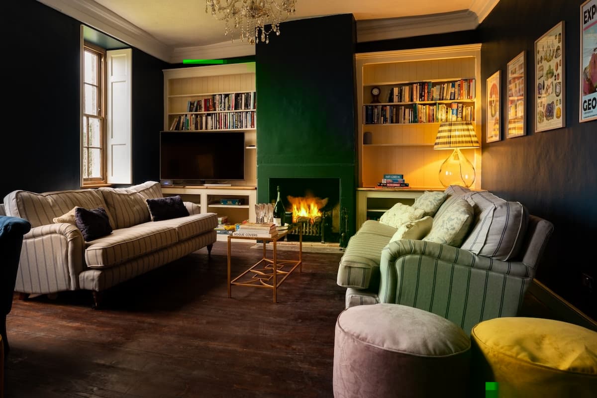 Upside House - Beautiful 5 bedroom house sleeps 13 with hottub, games room and garden near Bath - Beautiful holiday rental
