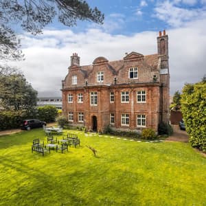To the manor born… cinema, pool table, hot tub - Beautiful holiday rental in Poole