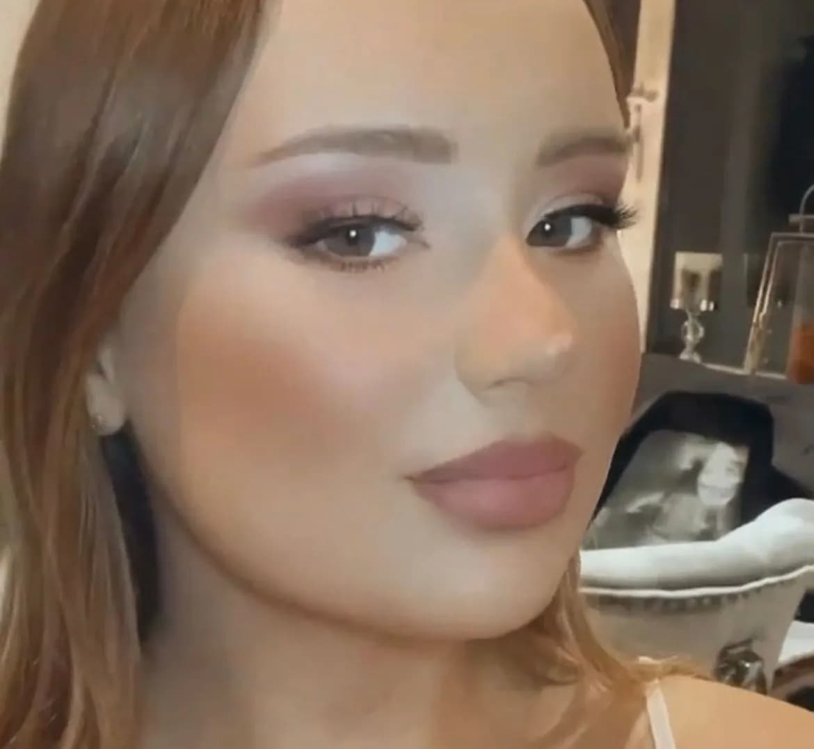 Lisa Moore - Mobile Makeup Artist Manchester logo