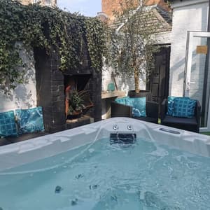 Bournemouth Beach Boutique with Hot Tub - Beautiful holiday rental in Bournemouth