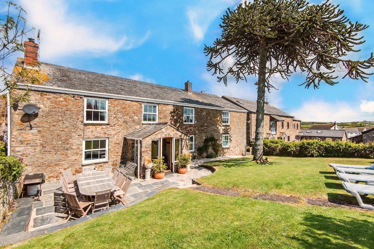 Indoor Pool Hen Farmhouse near Bude | Sleeps 12 - view 1