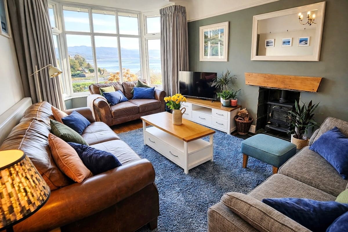 Games Console Hen House | Borth-y-Gest | Sleeps 8 - view 1